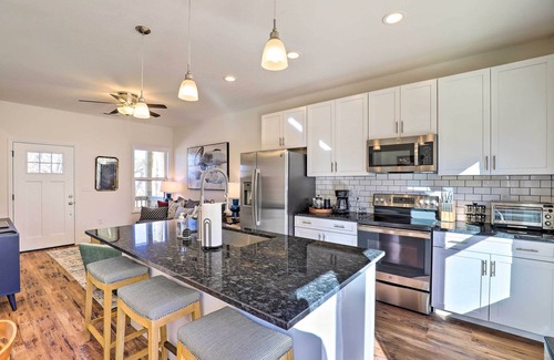 Oakley Cottage | Bright & Inviting Home by Biltmore Village w/Deck