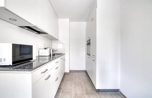 Iselin Apartment | Bright Iselin 3 Room w/Storage, 1min to Local Market, by Blueground