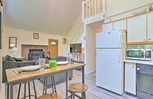 Hamlin House | Bright Lake Ariel Home Family and Pet Friendly