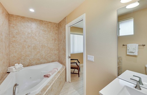 Lakeland Village House | Bright Lake Elsinore House w/ Mountain & Lake View