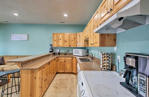 Ogden House | Bright Lakeside Resort Condo Less Than 9 Mi to Snowbasin!
