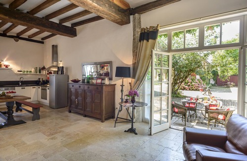 Montagny-les-Beaune House | Bright loft with private courtyard terrace in a charming area of 1740