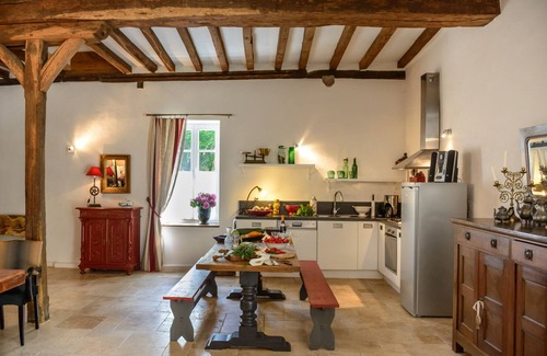 Montagny-les-Beaune House | Bright loft with private courtyard terrace in a charming area of 1740