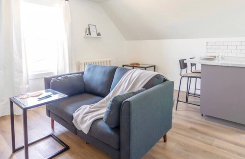 Dieppe Apartment | Bright Loft-Style 1-bedroom - Parking, Smart TV