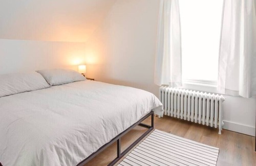 Dieppe Apartment | Bright Loft-Style 1-bedroom - Parking, Smart TV