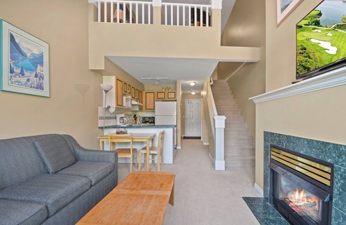 Quail Ridge Apartment | Bright Loft With Courtyard View - 318