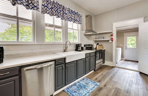 Macon House | Bright Macon Home w/ Wraparound Deck!