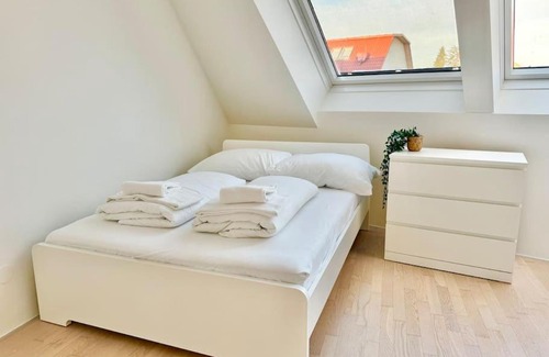 Grinzing Apartment | Bright Maisonette with Garden