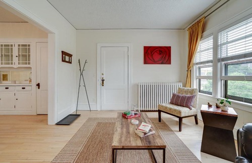Elliot Park Apartment | Bright Minneapolis Apartment - 1 Mi to Downtown!