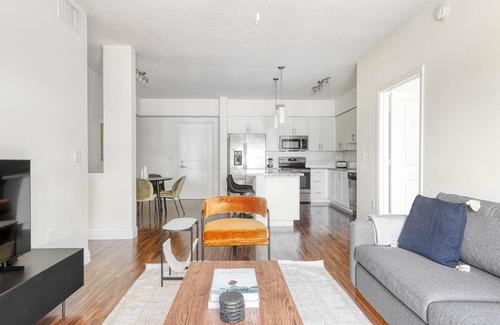 Miramar Apartment | Bright Miramar 2BR w/Gym, Pool & W/D, nr WF, by Blueground