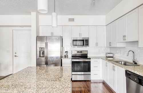 Miramar Apartment | Bright Miramar 2BR w/Gym, Pool & W/D, nr WF, by Blueground