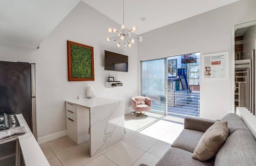 Little Italy Condo | Bright & Modern 2 Level Unit in heart of Little Italy