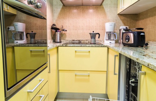 Lista Condo | Bright & Modern 2BR Apartment in Heart of Upscale Barrio Salamanca. Great Views