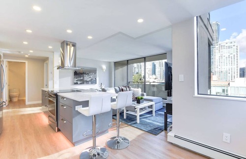 West End Condo | Bright & Modern 2BR in the Heart of Downtown Vancouver, with a Balcony and Gym