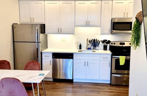 North Philadelphia East Apartment | Bright Modern 3 bedroom home - 10 min walk from Temple University