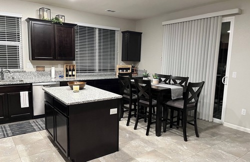 Sparks House | Bright & Modern 3BR Home