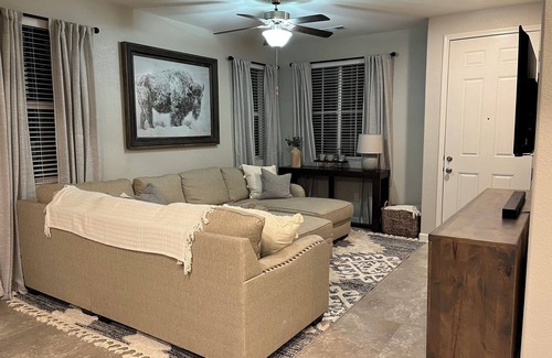 Sparks House | Bright & Modern 3BR Home