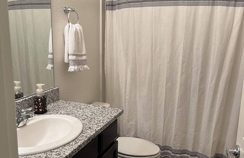 Sparks House | Bright & Modern 3BR Home W/Garage
