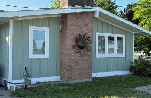 Mayfield House | Bright & Modern 3BR Lakeview Getaway – Fully Renovated July 2025