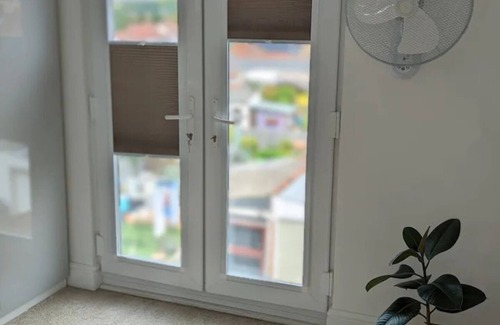 Portsmouth House | Bright & modern 4 bed home + garden + free parking