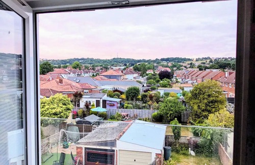 Portsmouth House | Bright & modern 4 bed home + garden + free parking