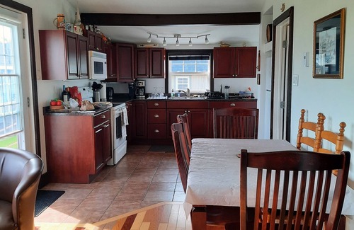Pointe-du-Chene Cottage | Bright modern cottage close to parlee beach.