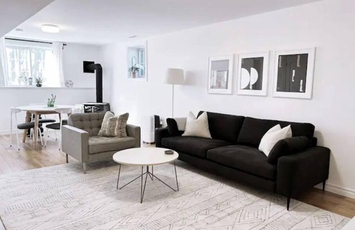 Southgate Apartment | Bright & Modern Country Escape