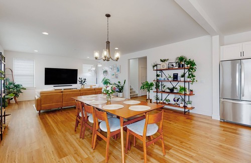 Bozeman House | Bright modern dog-friendly home with mountain view & fenced yard