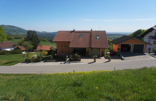 Lalling Apartment | Bright, modern, fully equipped vacation apartment with wonderful panoramic views towards the Alps