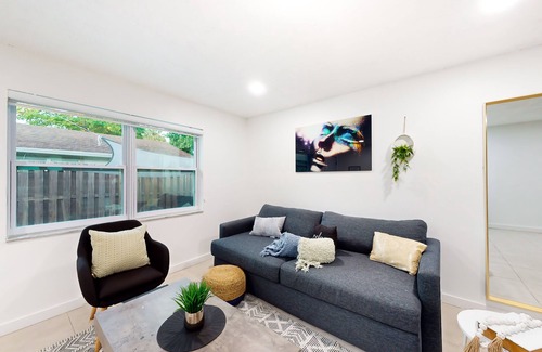River Oaks Apartment | Bright & modern getaway with AC & patio - perfectly located near parks & trails