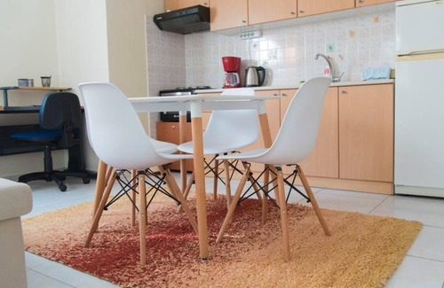 Polichni Apartment | Bright & Modern GroundFloor Apartment