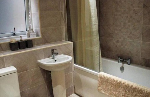 Llanfairfechan House | Bright Modern House beside Snowdonia