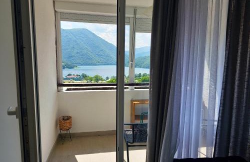 Pluzine Apartment | Bright Modern Holiday Home With Postcard Lake View