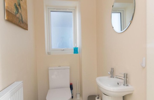 Llanfairfechan House | Bright Modern Home near Snowdonia and Llandudno