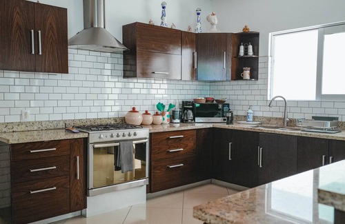 Cancun House | Bright modern home in family friendly community
