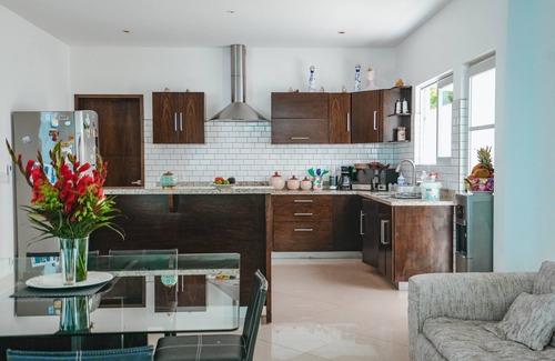 Cancun House | Bright modern home in family friendly community