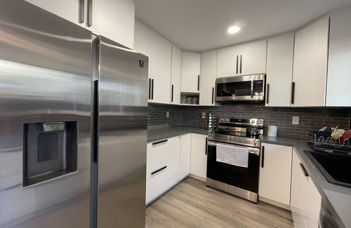 Santa Clara House | Bright modern home near Santana Row, Apple