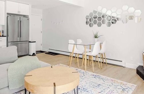 Winding Trail Condo | Bright & Modern | King Suite | Creekside Trail