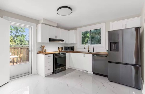 York - Haig Apartment | Bright & Modern Loft w/Patio, By Falls & Wineries