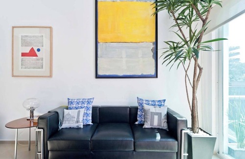 Zona Rosa Apartment | BRIGHT & MODERN TWO LEVEL PENTHOUSE IN THE HEART OF MEXICO CITY!