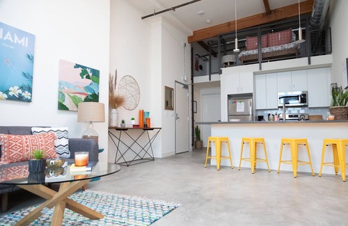 Lacy Apartment | BRIGHT + MODERN OC LOFT GETAWAY!