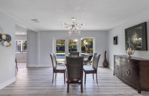 Richmond West House | BRIGHT MODERN POOL HOUSE PERFECT FOR LONG STAYS