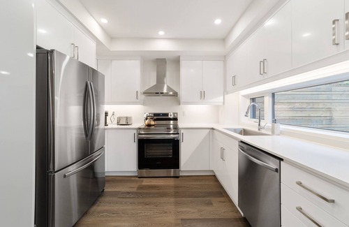 Palmerston House | Bright Modern Private Oasis Whole Laneway 3BR 3BA