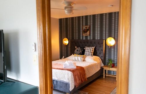 Indian Hills House | Bright Modern Retro Suite/Spring Creek Trail/CSU!