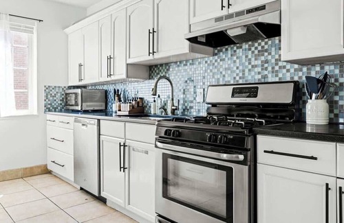 West Colfax Apartment | Bright + Modern Retreat | King Beds | Sloan’s Lake