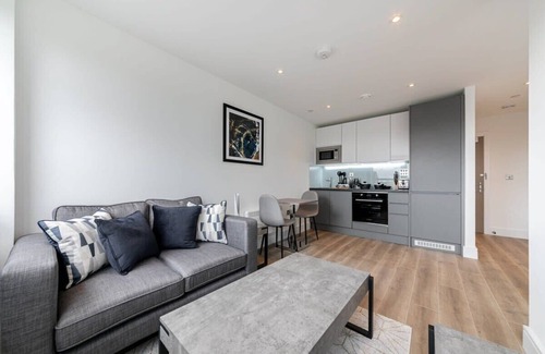 East Grinstead Apartment | Bright & Modern Studio Apartment in East Grinstead