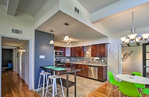 Shearer Hills - Ridgeview House | Bright & Modern Texas Getaway - 7 Mi to The Alamo!