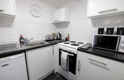 Glenisla Apartment | ☆ Bright, Modern West-End Apartment ☆