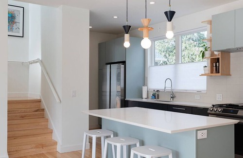 Durham House | Bright Modernist City-Escape