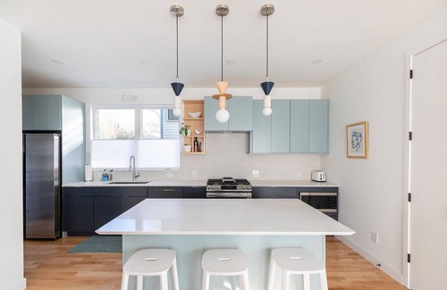 Durham House | Bright Modernist City-Escape